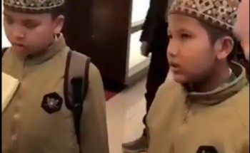 شاهد.. طفلان إندونيسيان يظهران قدرات فائقة في حفظ القرآن الكريم عن ظهر قلب