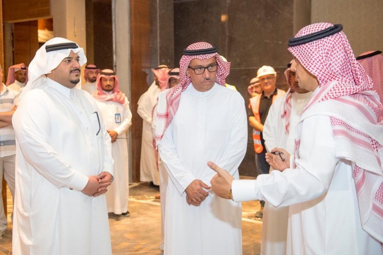 أمير منطقة الرياض بالنيابة يتفقد أوقاف جامعة الملك سعود