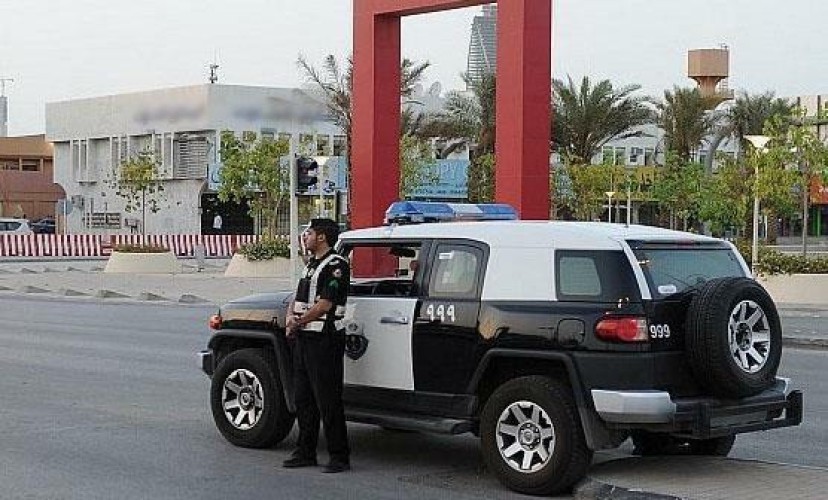 شرطة الرياض تقبض على وافد امتهن تزوير الوثائق والمستندات (صور)