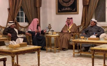 سمو أمير الرياض يقدم العزاء للشيخ المنيع