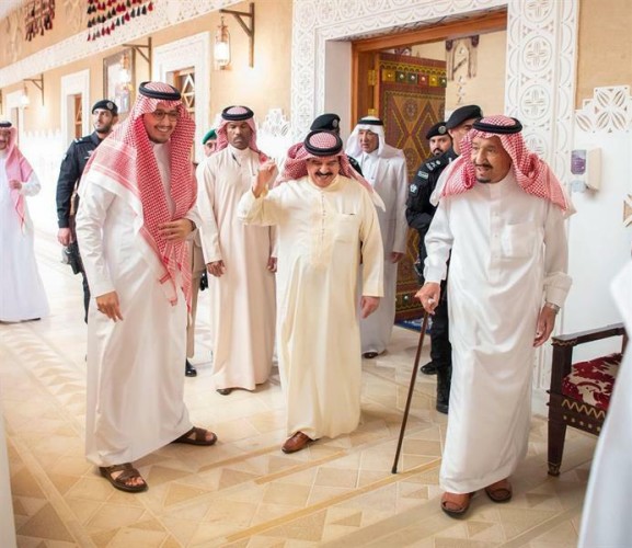 بالصور.. خادم الحرمين يستقبل ملك البحرين ويقيم مأدبة غداء تكريماً له