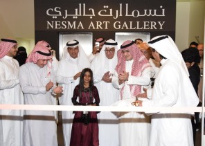 “أمين مدينة جدة يفتتح معرض إبداعات ل 50 فنانة تشكيلية “