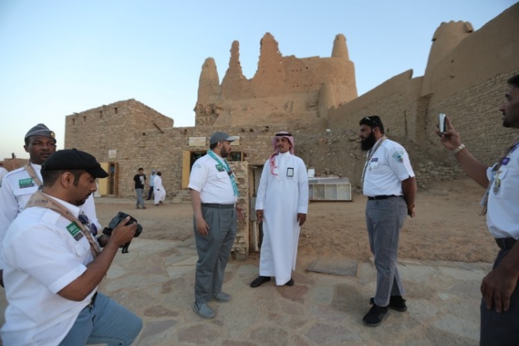 ضيوف مهرجان التعليم للتربية الكشفية يزورون محافظة دومة الجندل
