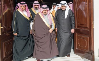 أمير الرياض ونائبه يؤديان صلاة الميت على والدة الأمير تركي بن عبدالرحمن – رحمها الله –