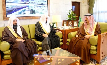 الأمير فيصل بن بندر يستقبل مدير الشؤون الإسلامية بمنطقة الرياض ومساعده