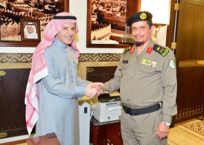 معالي المشرف العام على مكتب أمير الرياض يستقبل مدير مكافحة المخدرات بالمنطقة
