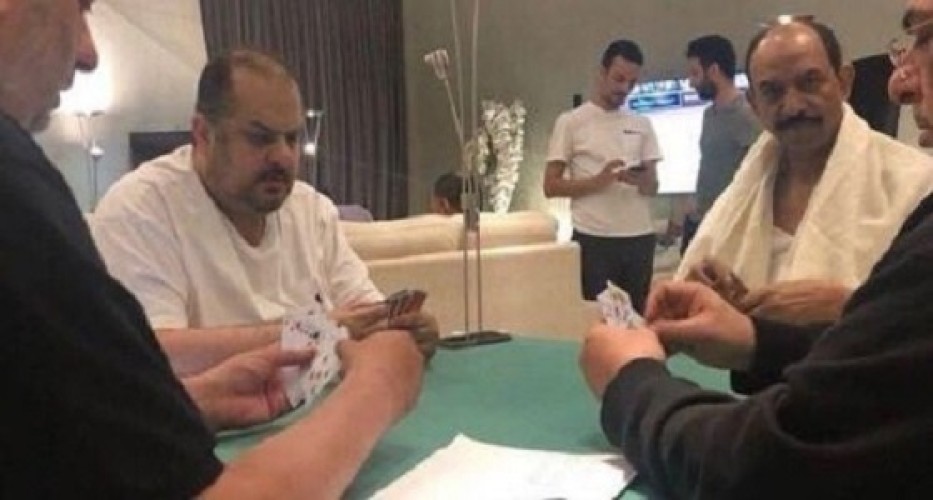 الأمير عبدالرحمن بن مساعد يرد على شائعات صورة لعبة ” البلوت ” في الحج