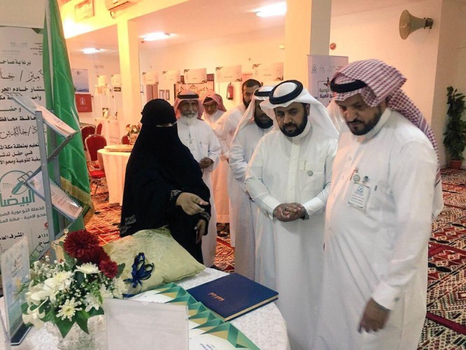 مدير تعليم مكة يزور معرض منجزات الدارسات في الحملة الصيفية للتوعية ومحو الأمية بمكة