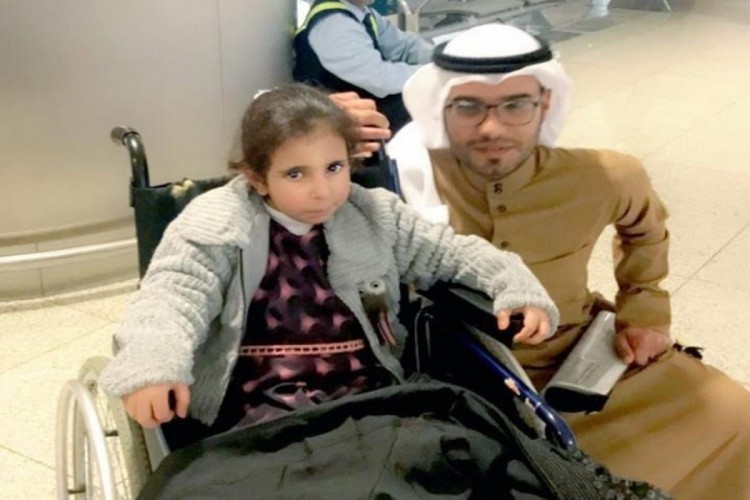 شاب سعودي ينقذ حياة طفلة من نوبة قلبية على متن طائرة