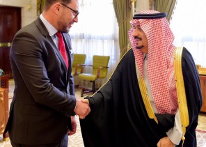 أمير منطقة الرياض يستقبل سفير نيوزيلندا لدى المملكة