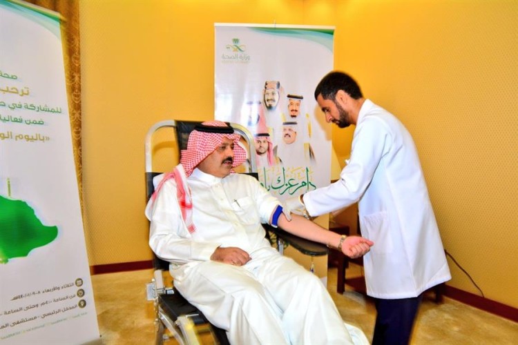 شاهد.. أمير حائل ونائبه يشاركان في حملة اليوم الوطني للتبرع بالدم