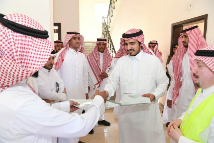 أمير الجوف تفقد مشاريع وزارة الإسكان في محافظة القريات