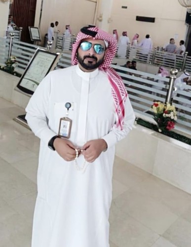 الأستاذ ” محمد الريثي ” يحصل على الماجستير بامتياز مع مرتبة الشرف الأولى