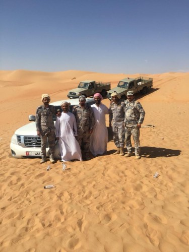 حرس الحدود ينقذ ركاب سيارة اماراتية تعطلت في الربع الخالي