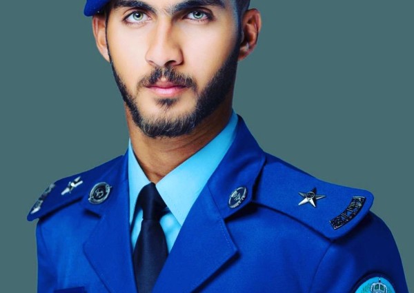 الملازم ” عبدالرحمن الزعاقي ” يتخرج من دورة الضباط الجامعيين بكلية الملك فيصل