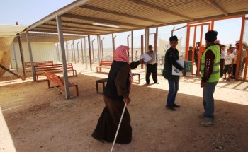 سلمان للإغاثة يختتم توزيع السلال الرمضانية داخل مخيمي الزعتري والازرق