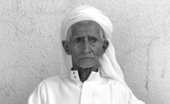 سقط من نخلة وأقامت العائلة مراسم عزائه.. قصة يمني عمل مع أسرة سعودية ٥٠عاماً حتى صار واحداً منهم بحائل