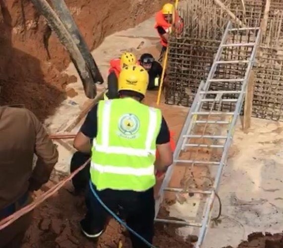 مدني حائل ينتشل جثة خمسيني سقط في حفرة بوادي اسبطر