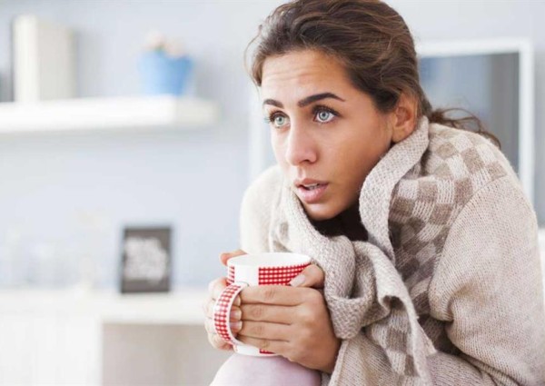 لماذا تشعر النساء بالبرد أكثر من الرجال؟