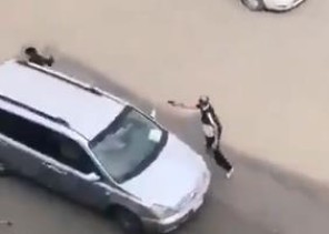 “شرطة عسير” تصدر بياناً توضح فيه ملابسات فيديو “مشاجرة السـلاح الناري”