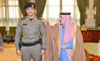 أمير منطقة الرياض يقلد عدداً من الضباط رتبهم الجديدة