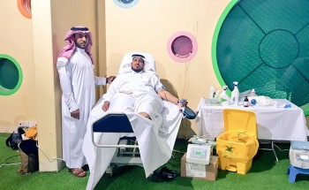 “مدير مكتب تعليم صامطة” يشارك في “حملة التبرع بالدم”