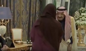 الملك سلمان يرحب بسفيرة المملكة في أمريكا .. “يا هلا يا ريما” – فيديو