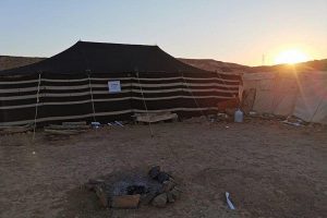 وفقاً للإجراءات الاحترازية .. بلدية زلوم تنذر أصحاب المخيمات للبدء بإزالتها
