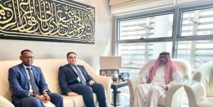 سفير المملكة في الأردن يلتقي ممثلي البنك الإسلامي للتنمية ويثمن جهودهم في توزيع لحوم الهدي والأضاحي في المحافظات الأردنية
