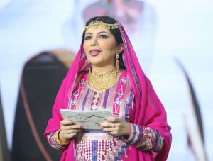مهرجان النعيرية يقدم الزي العماني بتفاصيل سعودية
