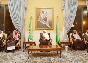 أمير تبوك يستقبل المواطنين في اللقاء الأسبوعي