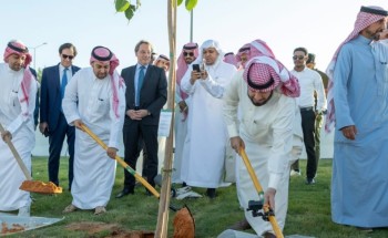 استمراراً لمشاريع تشجير الأحياء السكنية “الرياض الخضراء” يصل إلى حي عرقة استمراراً لمشاريع تشجير الأحياء السكنية “الرياض الخضراء” يصل إلى حي عرقة