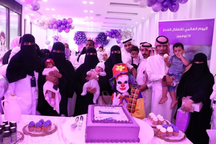 بالتزامن مع فعاليات اليوم العالمي للطفل الخديج مستشفى المؤسس يحتفل بالطفلة منة الله