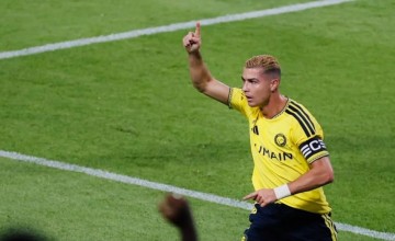 النصر يعبر أبها بثنائية رونالدو والحمدان ويواصل مطاردة الهلال