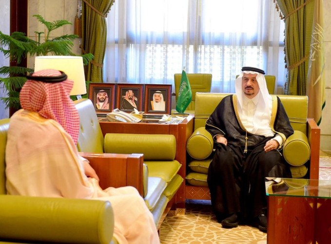 سمو الأمير فيصل بن بندر يستقبل مدير قناة الإخبارية // للصحف //