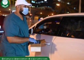 أمانة الرياض تبدأ بتوزيع معقمها مجانًا في ٢٥ موقعًا