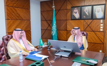 أمير الشرقية يتلقى عرضاً عن مشاريع المياه في المنطقة أمير الشرقية يتلقى عرضاً عن مشاريع المياه في المنطقة