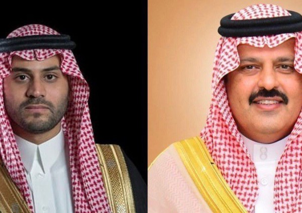 أمير حائل‬⁩ ونائبه‬⁩ يعزيان أسرة (الشهيل) في وفاة فقيدهم