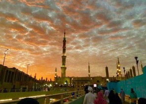 غروب الشمس يعانق الغيوم.. مشاهد بديعة لسماء المدينة المنورة والمسجد النبوي غروب الشمس يعانق الغيوم.. مشاهد بديعة لسماء المدينة المنورة والمسجد النبوي