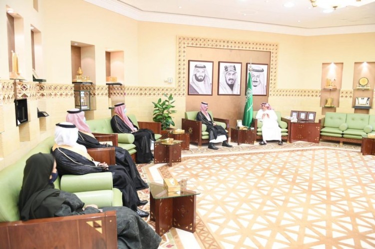 وكيل إمارة الرياض يستقبل مدير معهد الإدارة العامة