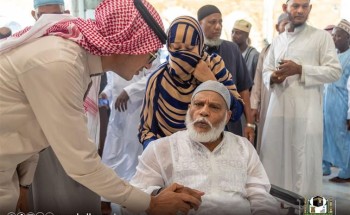 حاج رعى الأيتام ليجد مَن يرعاه.. وحاجة تضرب المثل في الوفاء لزوجها