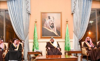 أمير تبوك يستقبل المواطنين في اللقاء الأسبوعي