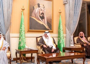 أمير تبوك يستقبل المواطنين في اللقاء الأسبوعي