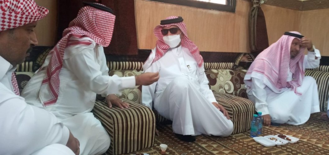 العمري يقدم واجب العزاء في وفاة الزايدي