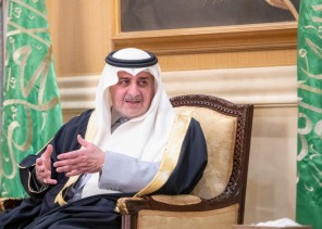 أمير تبوك يستقبل المواطنين في اللقاء الأسبوعي أمير تبوك يستقبل المواطنين في اللقاء الأسبوعي