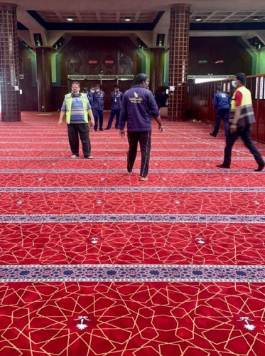 الشؤون الإسلامية تنهي مشروع فرش مسجد التنعيم بالسجاد الفاخر تزامنا مع بدء موسم الحج