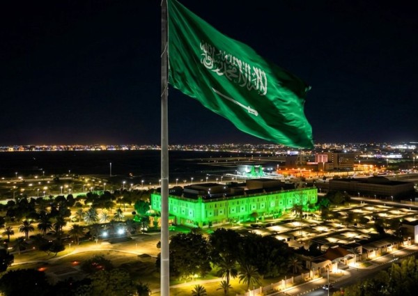 إمارة تبوك تتوشح بالأخضر وترفع راية التوحيد احتفاءً بـ يوم العلم السعودي إمارة تبوك تتوشح بالأخضر وترفع راية التوحيد احتفاءً بـ يوم العلم السعودي