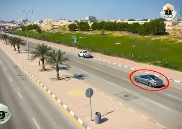 تحذير من المرور بشأن مخالفة قيادة المركبة بلوحات غير واضحة تحذير من المرور بشأن مخالفة قيادة المركبة بلوحات غير واضحة
