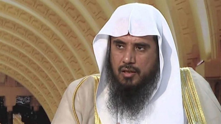 ما حكم أخذ المسلمة لـــ” حبوب منع الحيض لاستغلال شهر رمضان؟ .. ومتى يكون القيء مُفسداً للصيام؟ .. الخثلان يجيب!