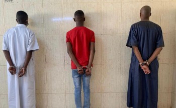 شرطة تبوك : القبض على “3” مواطنين اعتدوا على مقيم وسلبه مبلغا ماليا وهاتفين والهرب بمركبته